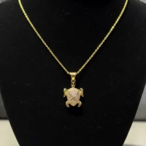 Collar con Dije de Tortuga Marina Pavé y Microcirconias